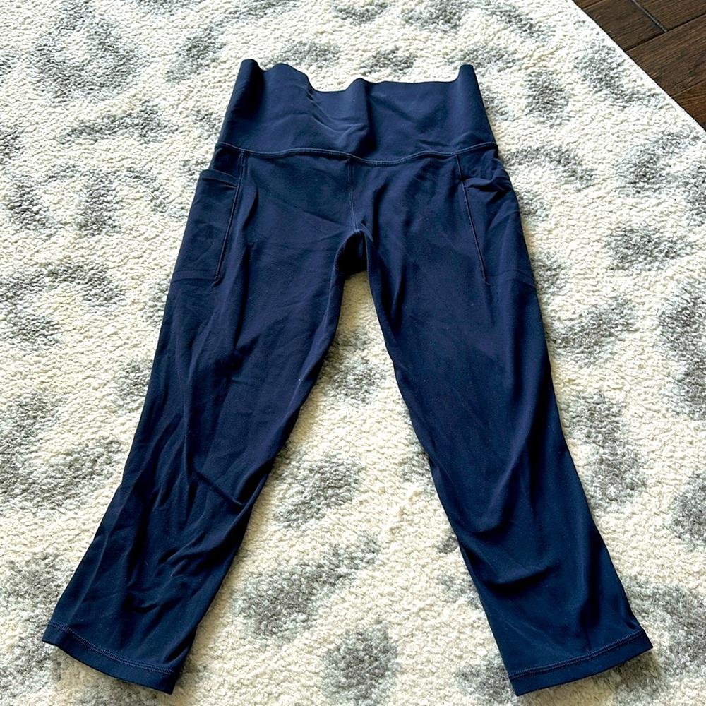 Athleta Salutation stash pocket II capri, size small petite, navy blue
